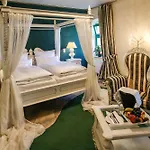 Backstage Hotel