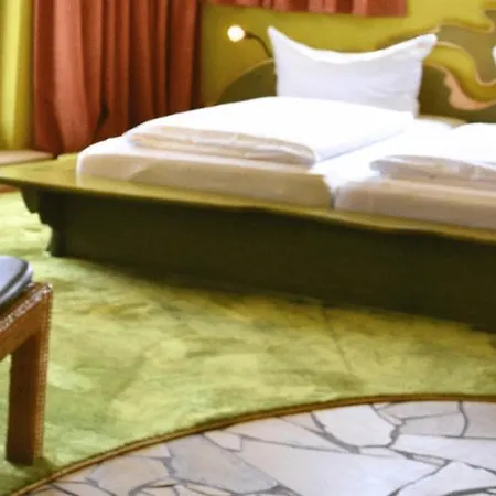 Backstage Hotel 3*