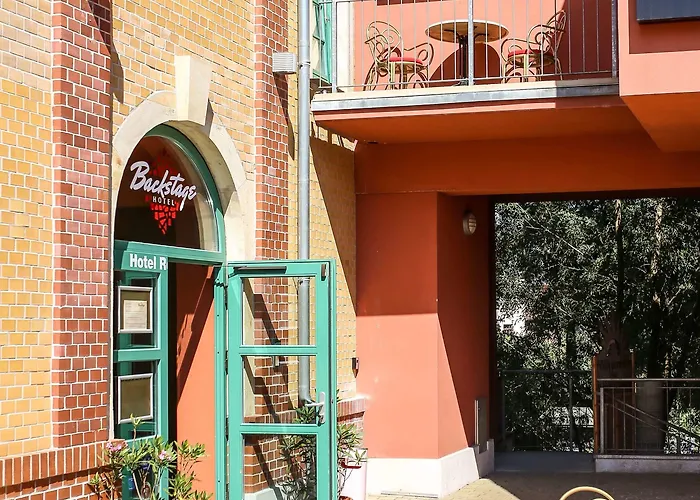 Backstage فندق 3*